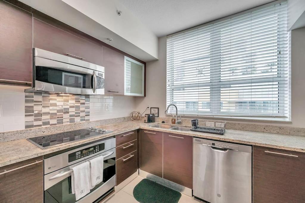 Luxury Apt 3 Mins To Dt Tampa -Pool-Gym-Balcony Exterior photo