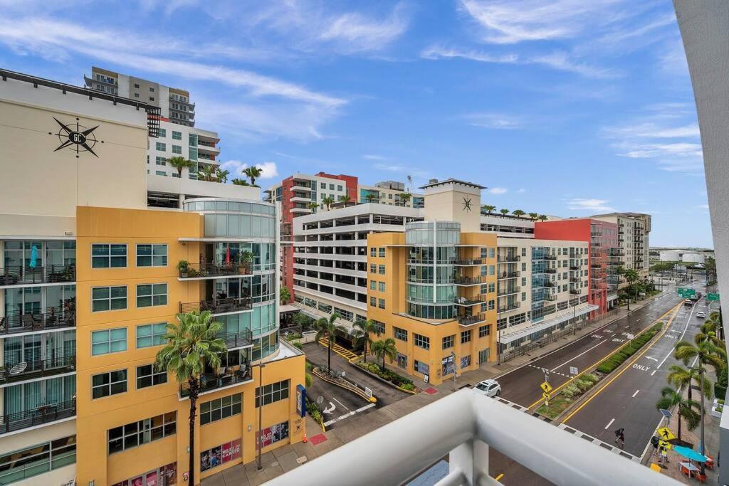 Luxury Apt 3 Mins To Dt Tampa -Pool-Gym-Balcony Exterior photo