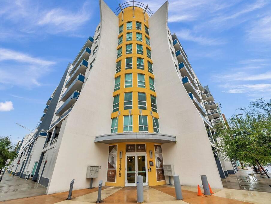 Luxury Apt 3 Mins To Dt Tampa -Pool-Gym-Balcony Exterior photo