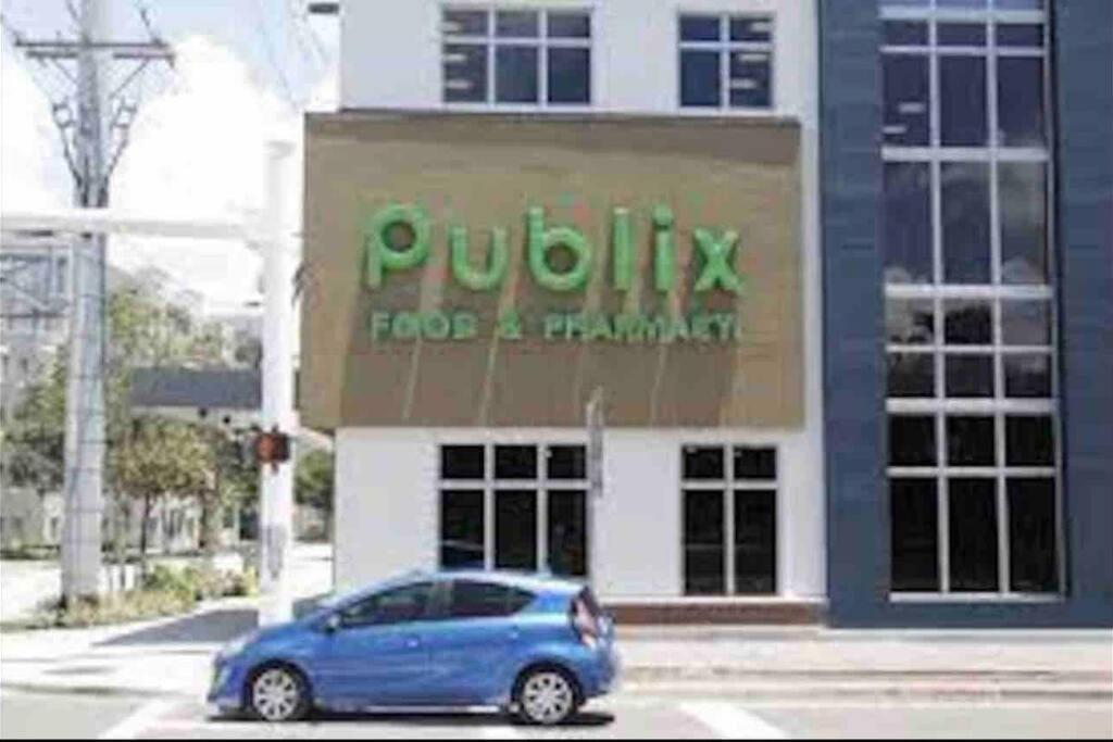 Luxury Apt 3 Mins To Dt Tampa -Pool-Gym-Balcony Exterior photo
