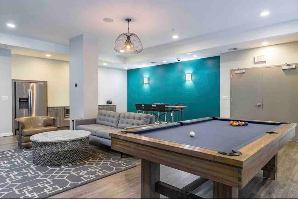 Luxury Apt 3 Mins To Dt Tampa -Pool-Gym-Balcony Exterior photo