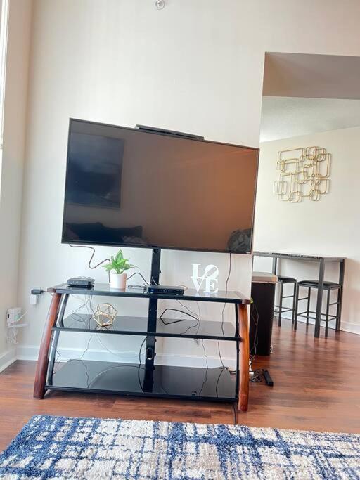 Luxury Apt 3 Mins To Dt Tampa -Pool-Gym-Balcony Exterior photo